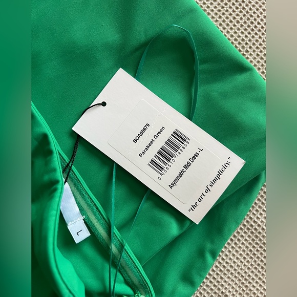 Asymmetric Parakeet Green Midi Dress - Picture 3 of 7